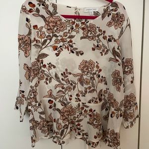 Amour Vert White silk blouse with floral pattern